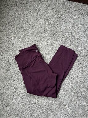 Athleta Women’s Burgundy High-Waist Elation Capri Leggings / pockets